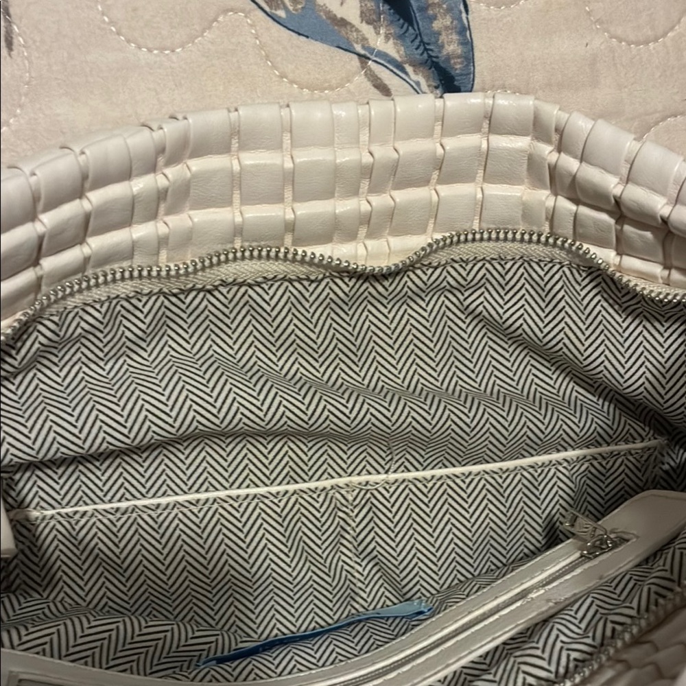 White Grid Pattern Shoulder Bag With Relaxed Desi… - image 6